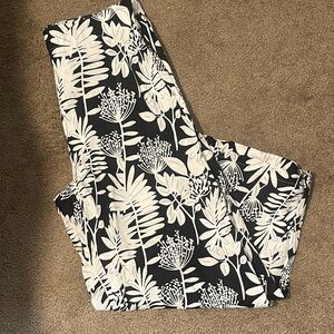 Tahari Black and White Floral Wide Leg Pants